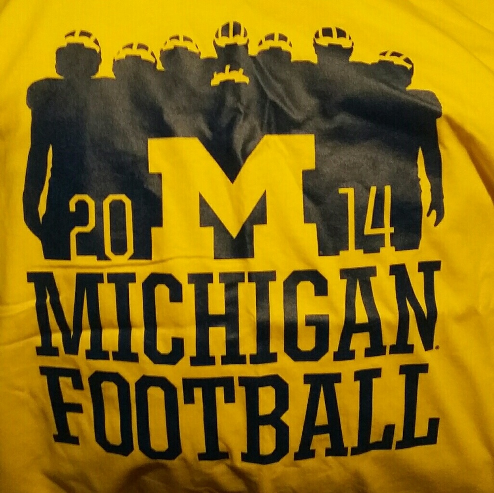 Yellow short sleeve shirt